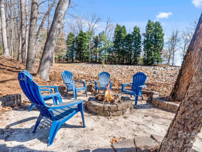 8016 West Bay Drive, Denver, NC 28037.  MLS# CAR4237848, YatesRealty ID 4275. 