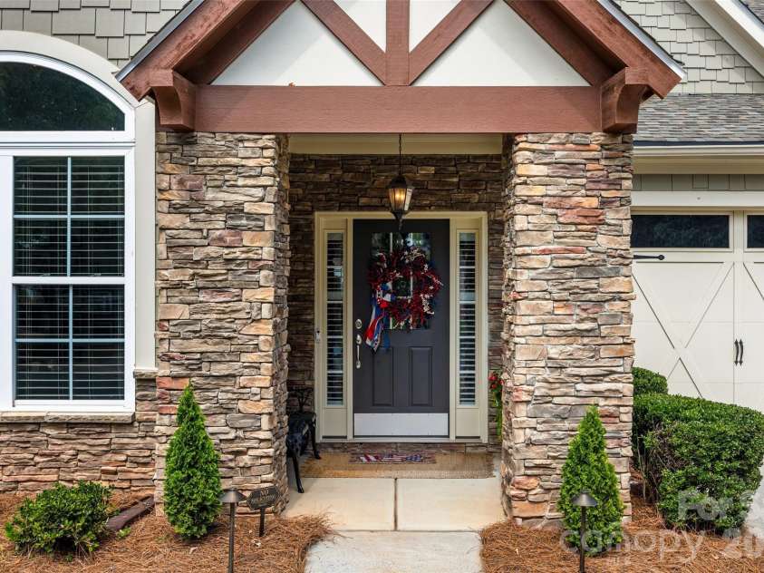 8621 Sequoia Grove Lane, Charlotte, NC 28214.  MLS# CAR4407064, YatesRealty ID 42751. 