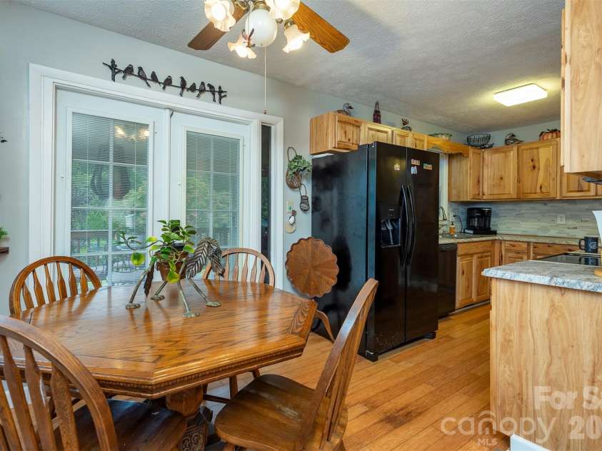 424 Lower Grassy Branch Road, Asheville, NC 28805.  MLS# CAR4403617, YatesRealty ID 42753. 