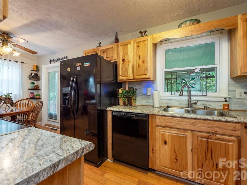 424 Lower Grassy Branch Road, Asheville, NC 28805.  MLS# CAR4403617, YatesRealty ID 42753. 