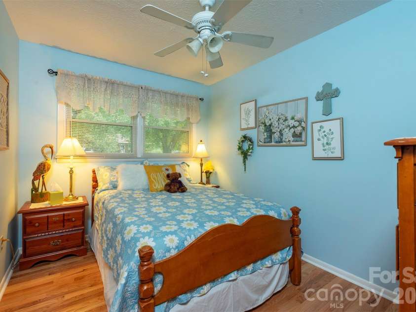 424 Lower Grassy Branch Road, Asheville, NC 28805.  MLS# CAR4403617, YatesRealty ID 42753. 