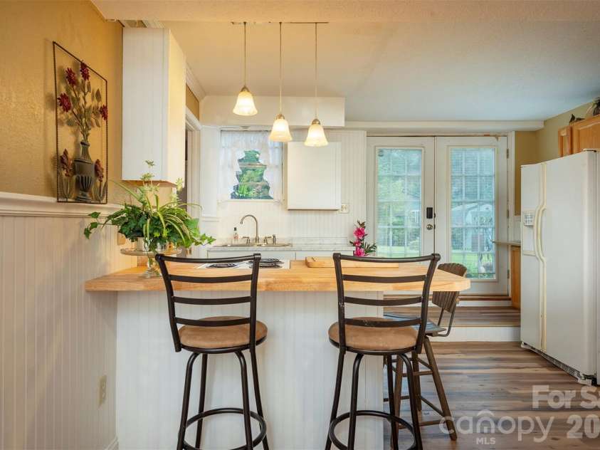 424 Lower Grassy Branch Road, Asheville, NC 28805.  MLS# CAR4403617, YatesRealty ID 42753. 