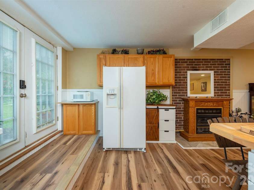 424 Lower Grassy Branch Road, Asheville, NC 28805.  MLS# CAR4403617, YatesRealty ID 42753. 