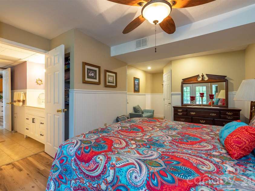 424 Lower Grassy Branch Road, Asheville, NC 28805.  MLS# CAR4403617, YatesRealty ID 42753. 