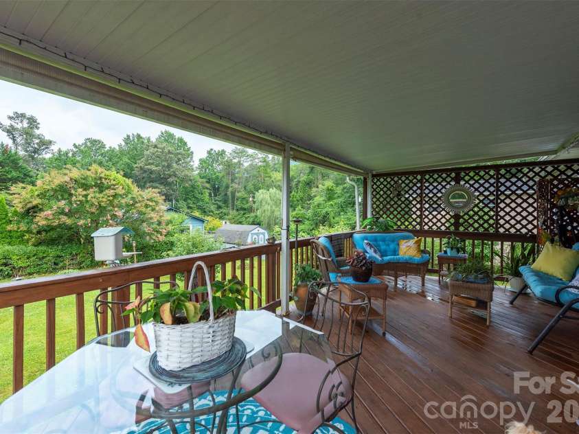 424 Lower Grassy Branch Road, Asheville, NC 28805.  MLS# CAR4403617, YatesRealty ID 42753. 