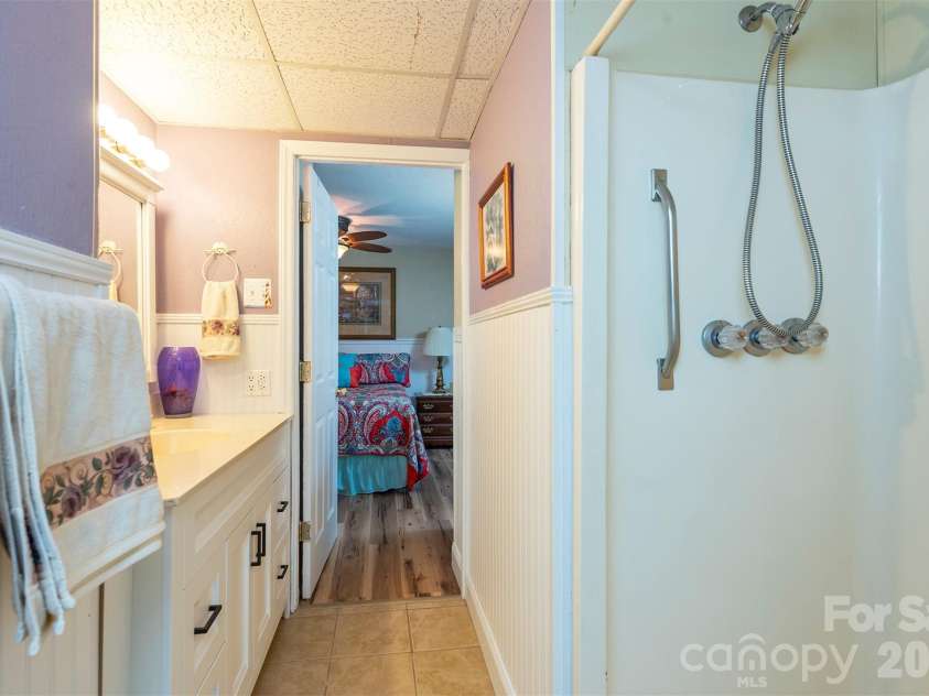424 Lower Grassy Branch Road, Asheville, NC 28805.  MLS# CAR4403617, YatesRealty ID 42753. Bathroom Lower Level