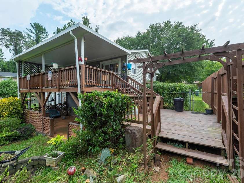 424 Lower Grassy Branch Road, Asheville, NC 28805.  MLS# CAR4403617, YatesRealty ID 42753. Deck Back yard