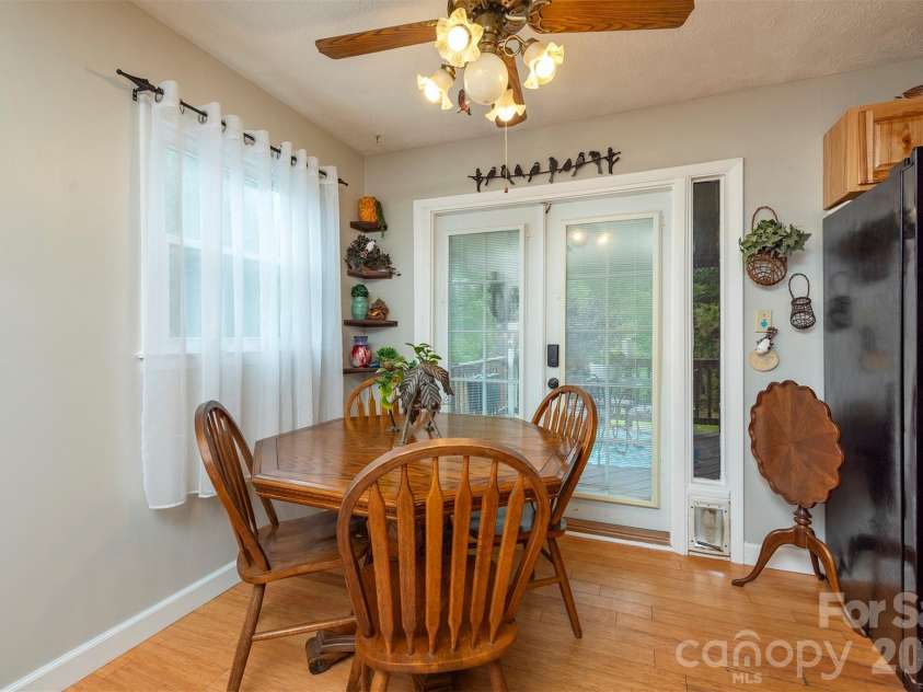 424 Lower Grassy Branch Road, Asheville, NC 28805.  MLS# CAR4403617, YatesRealty ID 42753. Dining Area
