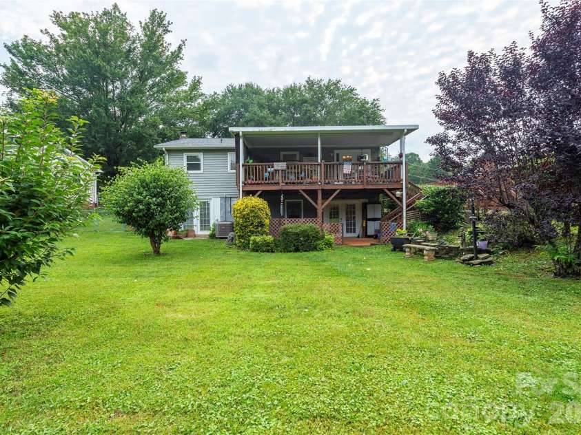 424 Lower Grassy Branch Road, Asheville, NC 28805.  MLS# CAR4403617, YatesRealty ID 42753. Level Back Yard