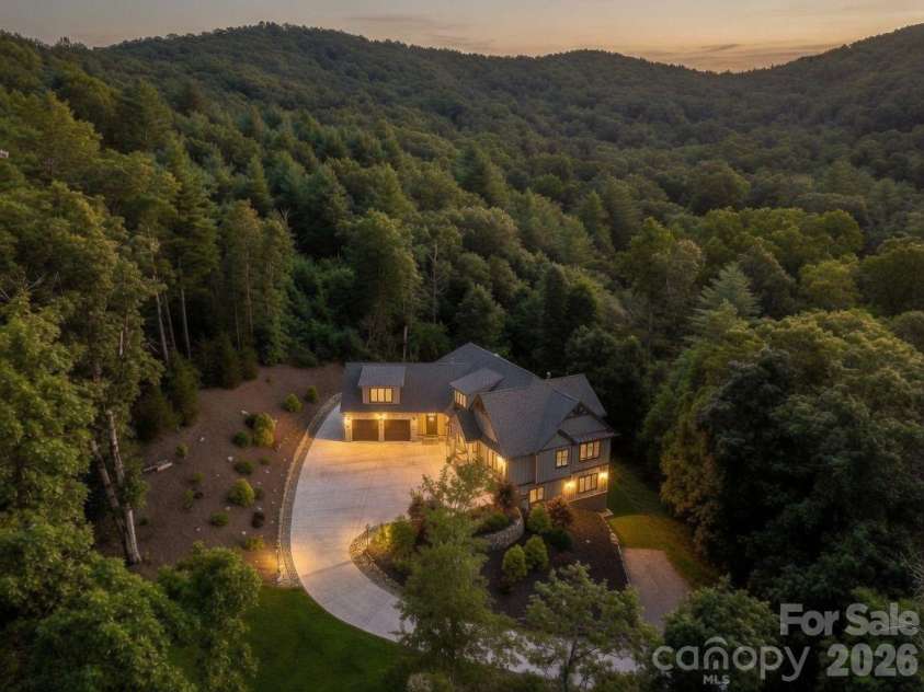 8 Lakeview Drive, Fairview, NC 28730.  MLS# CAR4409978, YatesRealty ID 42754. 