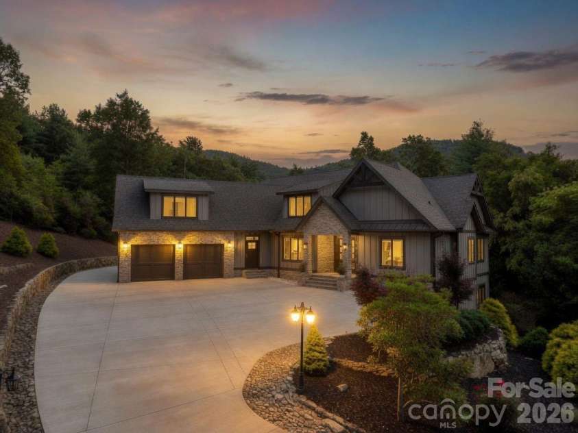 8 Lakeview Drive, Fairview, NC 28730.  MLS# CAR4409978, YatesRealty ID 42754. 