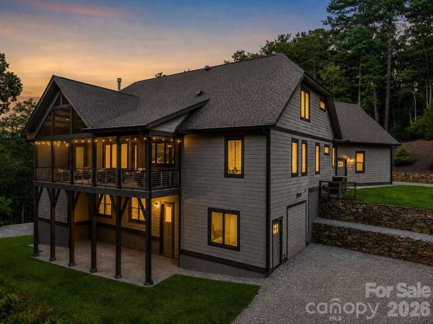 8 Lakeview Drive, Fairview, NC 28730.  MLS# CAR4409978, YatesRealty ID 42754. 