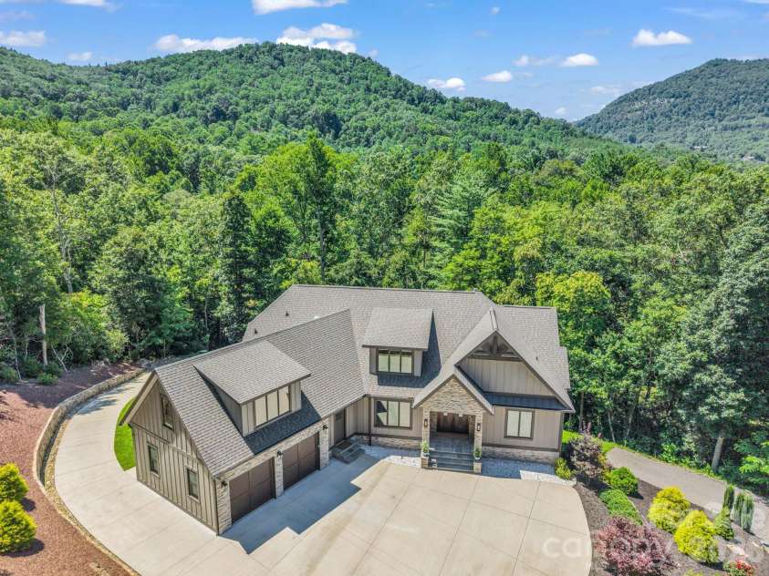 8 Lakeview Drive, Fairview, NC 28730.  MLS# CAR4409978, YatesRealty ID 42754. 