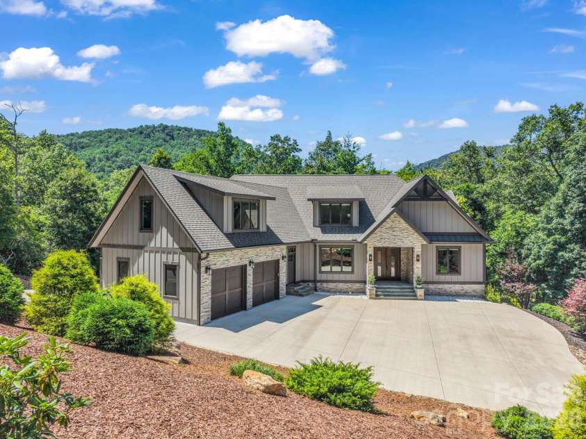 8 Lakeview Drive, Fairview, NC 28730.  MLS# CAR4409978, YatesRealty ID 42754. 