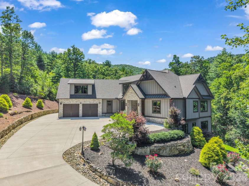 8 Lakeview Drive, Fairview, NC 28730.  MLS# CAR4409978, YatesRealty ID 42754. 
