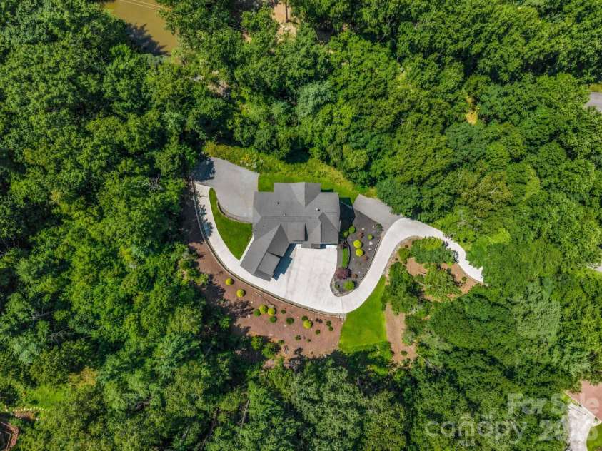 8 Lakeview Drive, Fairview, NC 28730.  MLS# CAR4409978, YatesRealty ID 42754. 