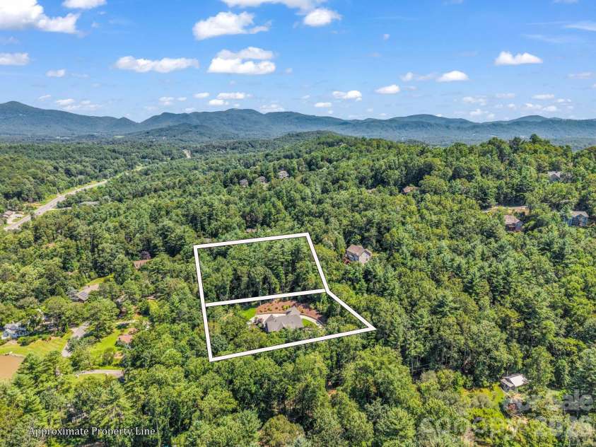 8 Lakeview Drive, Fairview, NC 28730.  MLS# CAR4409978, YatesRealty ID 42754. 