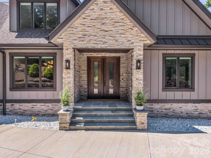 8 Lakeview Drive, Fairview, NC 28730.  MLS# CAR4409978, YatesRealty ID 42754. 