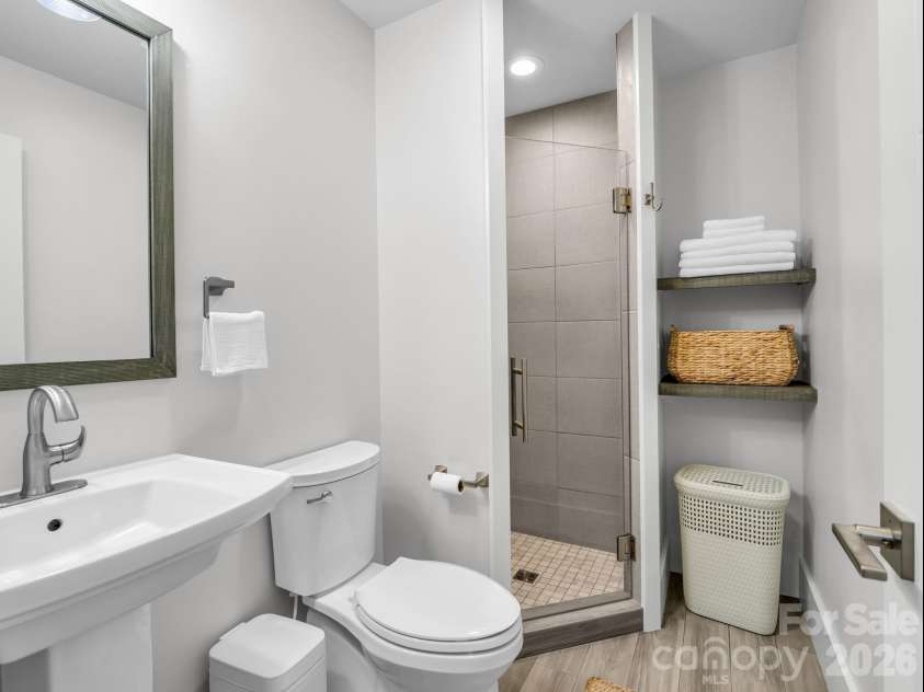 8 Lakeview Drive, Fairview, NC 28730.  MLS# CAR4409978, YatesRealty ID 42754. 