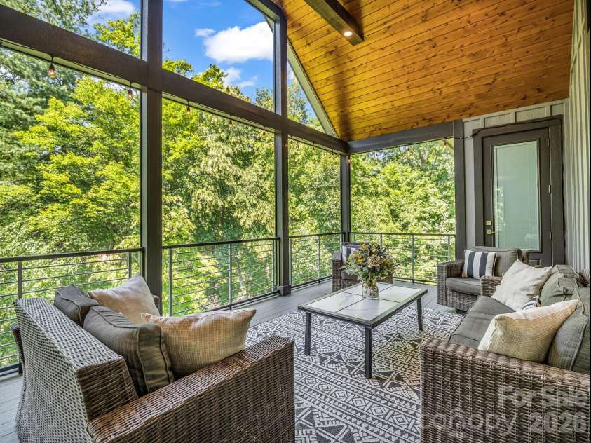 8 Lakeview Drive, Fairview, NC 28730.  MLS# CAR4409978, YatesRealty ID 42754. 