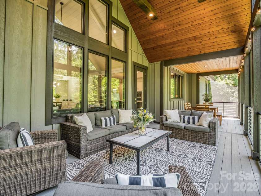 8 Lakeview Drive, Fairview, NC 28730.  MLS# CAR4409978, YatesRealty ID 42754. 