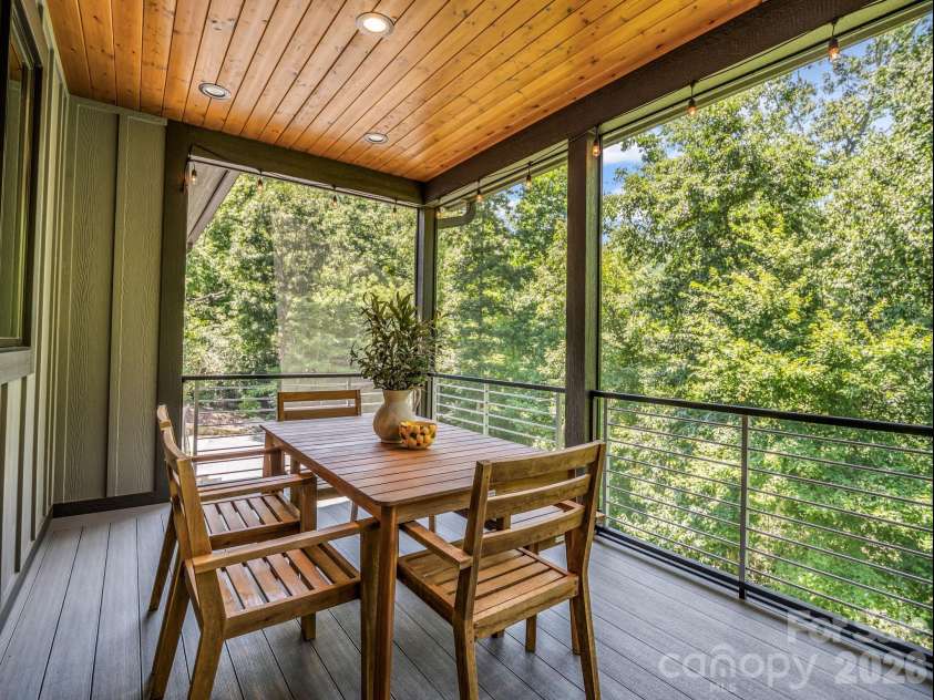 8 Lakeview Drive, Fairview, NC 28730.  MLS# CAR4409978, YatesRealty ID 42754. 
