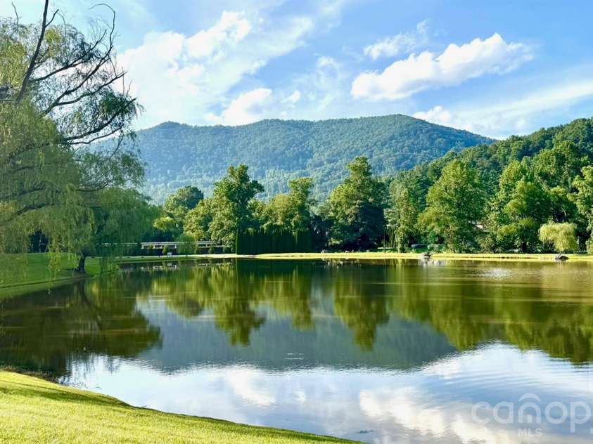 8 Lakeview Drive, Fairview, NC 28730.  MLS# CAR4409978, YatesRealty ID 42754. 