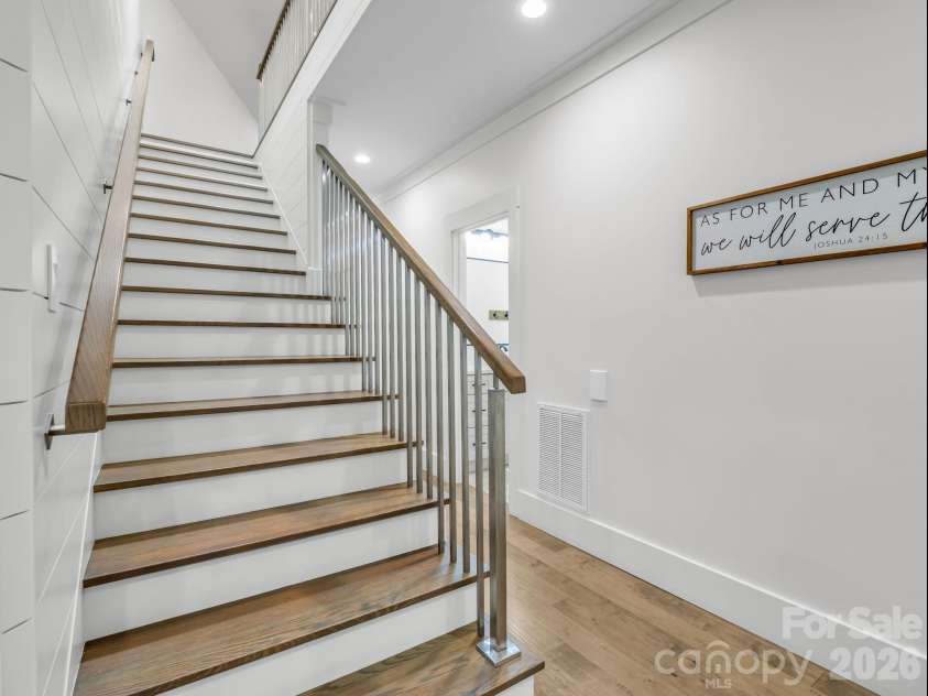 8 Lakeview Drive, Fairview, NC 28730.  MLS# CAR4409978, YatesRealty ID 42754. 