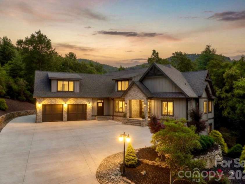 8 Lakeview Drive, Fairview, NC 28730.  MLS# CAR4409978, YatesRealty ID 42754. 