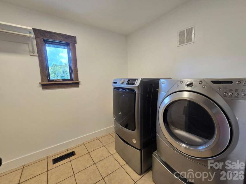 98 Tom Arthur Lane, Leicester, NC 28753.  MLS# CAR4410040, YatesRealty ID 42757. 