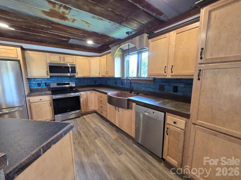 98 Tom Arthur Lane, Leicester, NC 28753.  MLS# CAR4410040, YatesRealty ID 42757. 