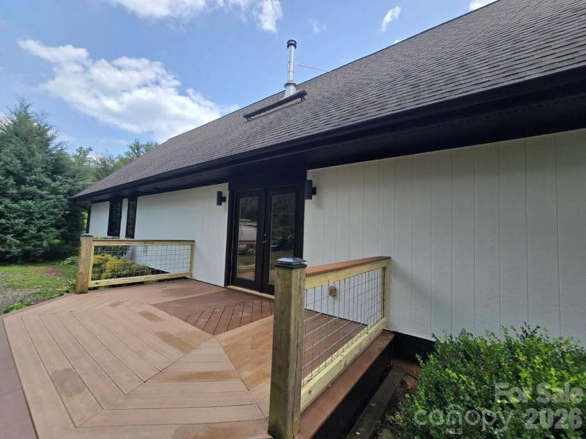 98 Tom Arthur Lane, Leicester, NC 28753.  MLS# CAR4410040, YatesRealty ID 42757. Front entrance