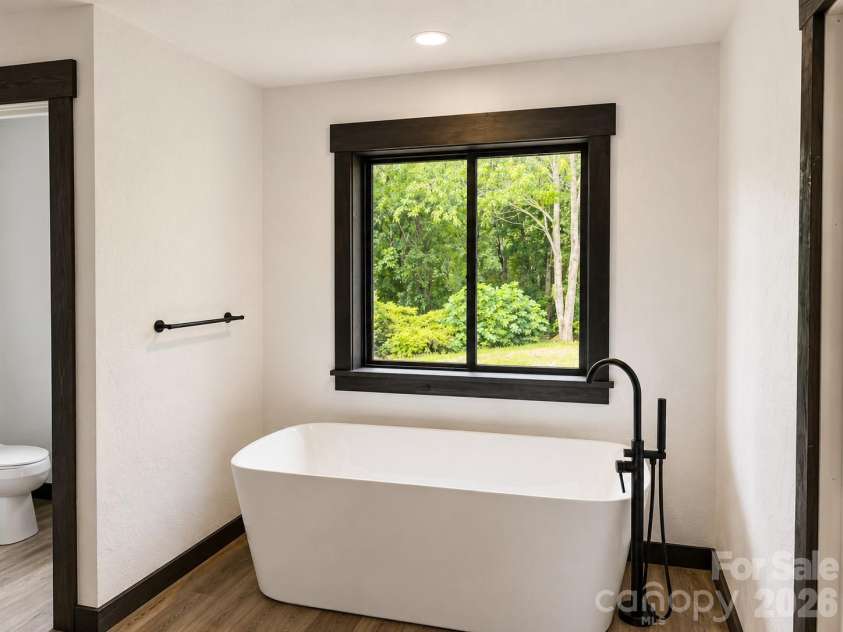 98 Tom Arthur Lane, Leicester, NC 28753.  MLS# CAR4410040, YatesRealty ID 42757. Gorgeous owner's suite
