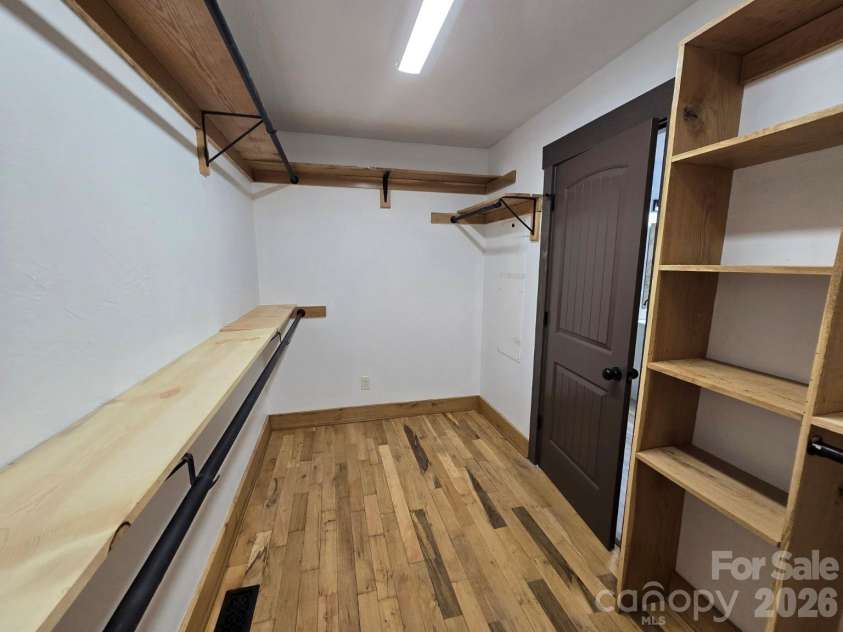 98 Tom Arthur Lane, Leicester, NC 28753.  MLS# CAR4410040, YatesRealty ID 42757. Main level walk in closet