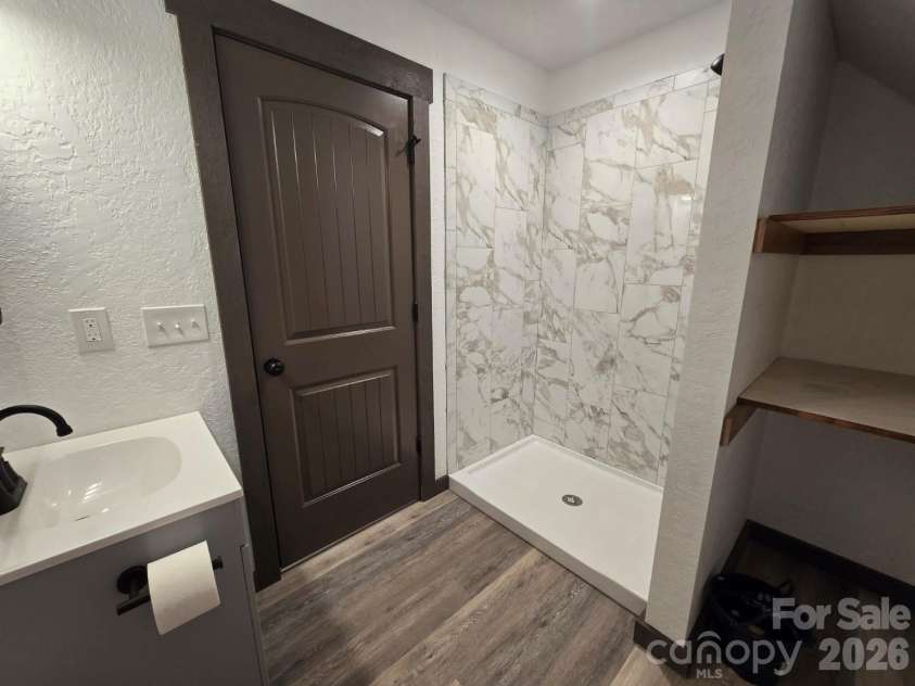 98 Tom Arthur Lane, Leicester, NC 28753.  MLS# CAR4410040, YatesRealty ID 42757. Upper level second suite