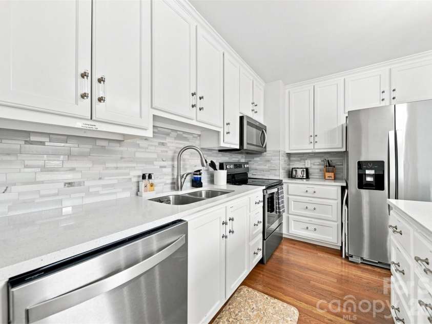 129 33rd Street, Hickory, NC 28601.  MLS# CAR4410521, YatesRealty ID 42758. 