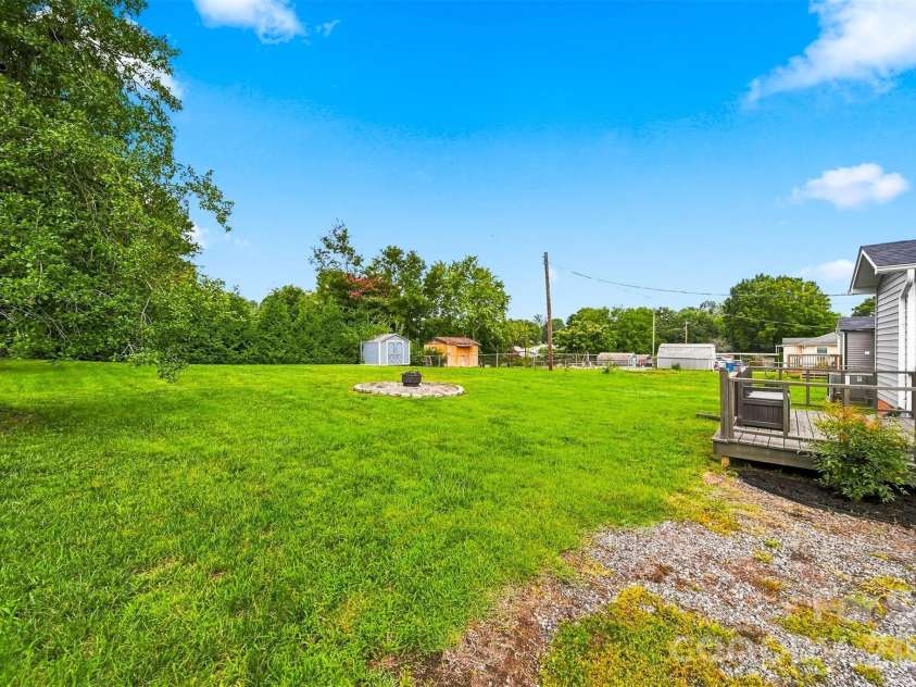 129 33rd Street, Hickory, NC 28601.  MLS# CAR4410521, YatesRealty ID 42758. 