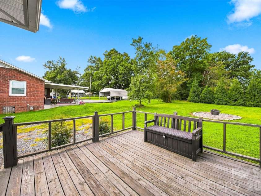 129 33rd Street, Hickory, NC 28601.  MLS# CAR4410521, YatesRealty ID 42758. 