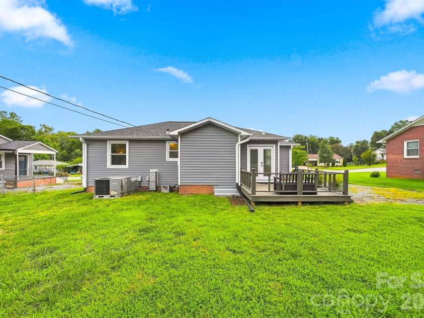 129 33rd Street, Hickory, NC 28601.  MLS# CAR4410521, YatesRealty ID 42758. 