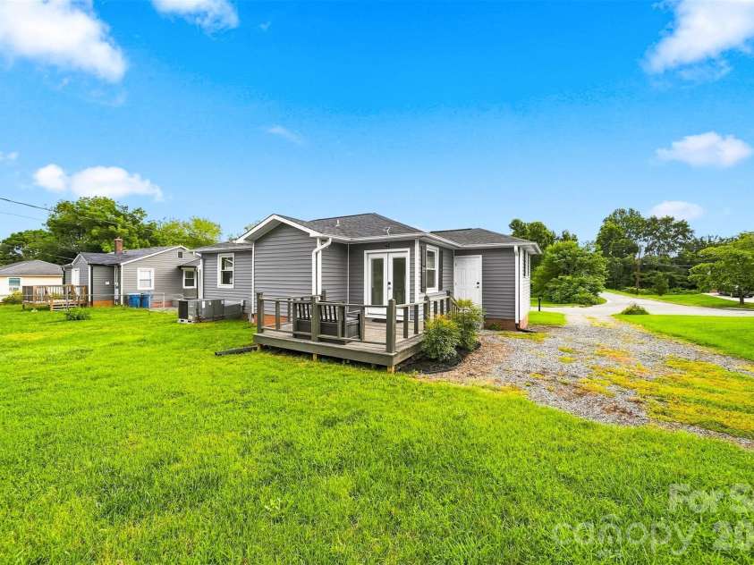 129 33rd Street, Hickory, NC 28601.  MLS# CAR4410521, YatesRealty ID 42758. 