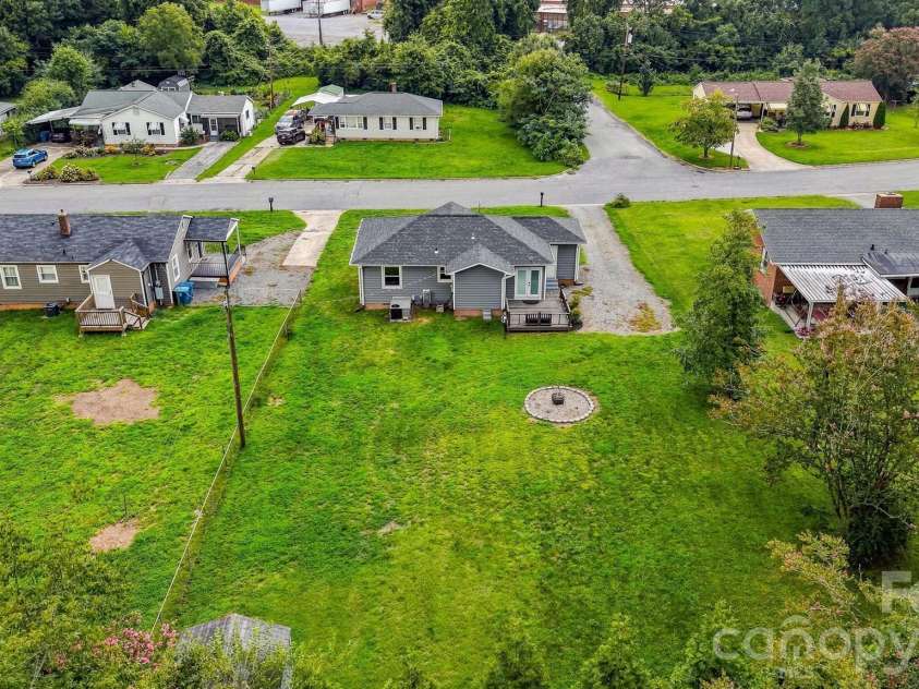 129 33rd Street, Hickory, NC 28601.  MLS# CAR4410521, YatesRealty ID 42758. 