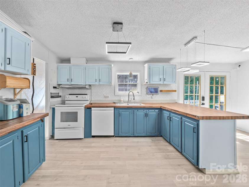 59 Sprinkle Drive, Spruce Pine, NC 28777.  MLS# CAR4405242, YatesRealty ID 42759. 