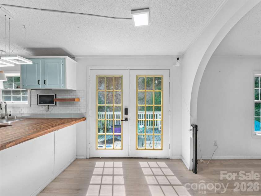59 Sprinkle Drive, Spruce Pine, NC 28777.  MLS# CAR4405242, YatesRealty ID 42759. 