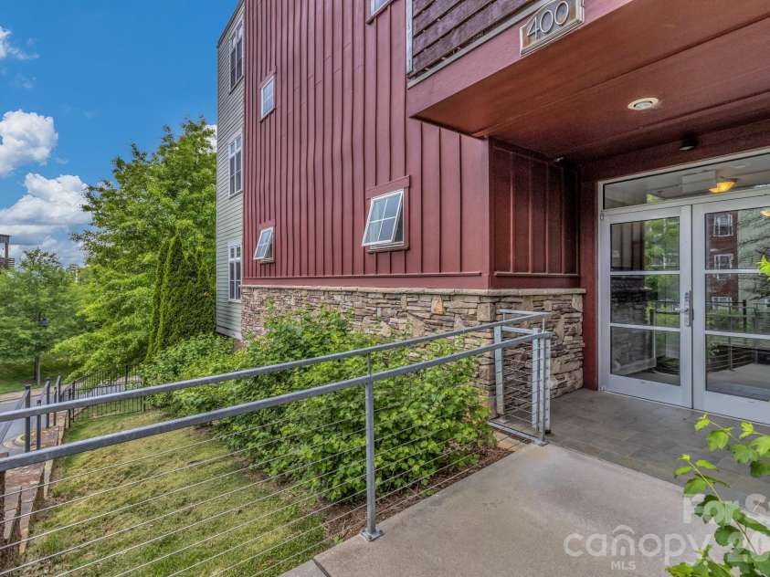 400 Skyloft Drive, Asheville, NC 28801.  MLS# CAR4355070, YatesRealty ID 4276. 