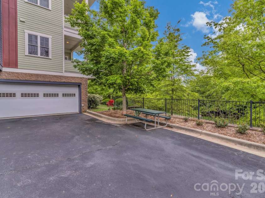 400 Skyloft Drive, Asheville, NC 28801.  MLS# CAR4355070, YatesRealty ID 4276. 