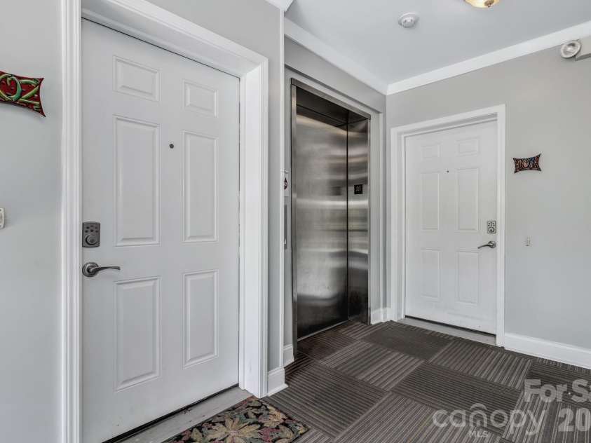 400 Skyloft Drive, Asheville, NC 28801.  MLS# CAR4355070, YatesRealty ID 4276. 