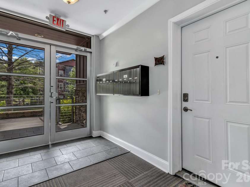 400 Skyloft Drive, Asheville, NC 28801.  MLS# CAR4355070, YatesRealty ID 4276. 