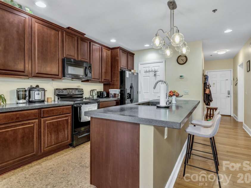 400 Skyloft Drive, Asheville, NC 28801.  MLS# CAR4355070, YatesRealty ID 4276. 