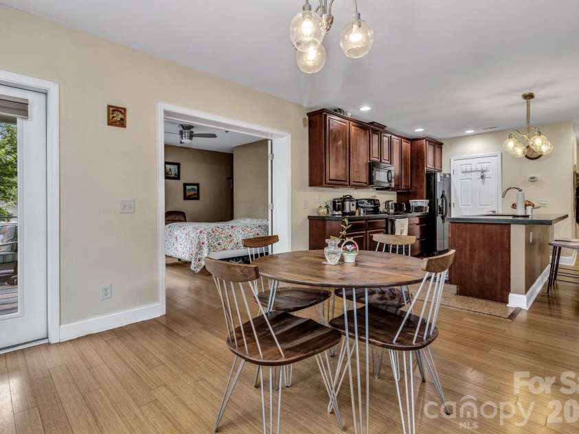400 Skyloft Drive, Asheville, NC 28801.  MLS# CAR4355070, YatesRealty ID 4276. 
