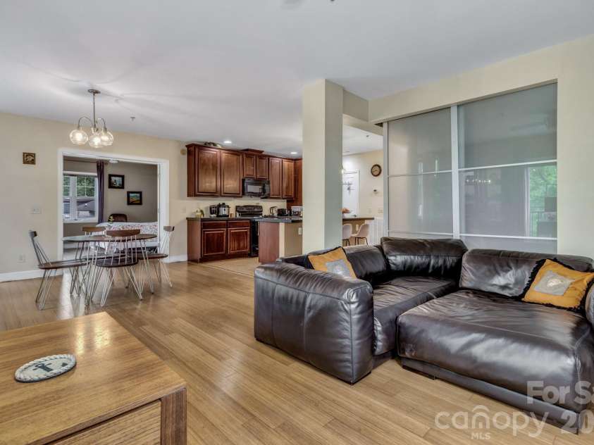 400 Skyloft Drive, Asheville, NC 28801.  MLS# CAR4355070, YatesRealty ID 4276. 